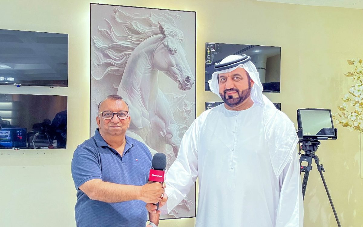 RG GROUP DIRECTOR SOCIALIZE